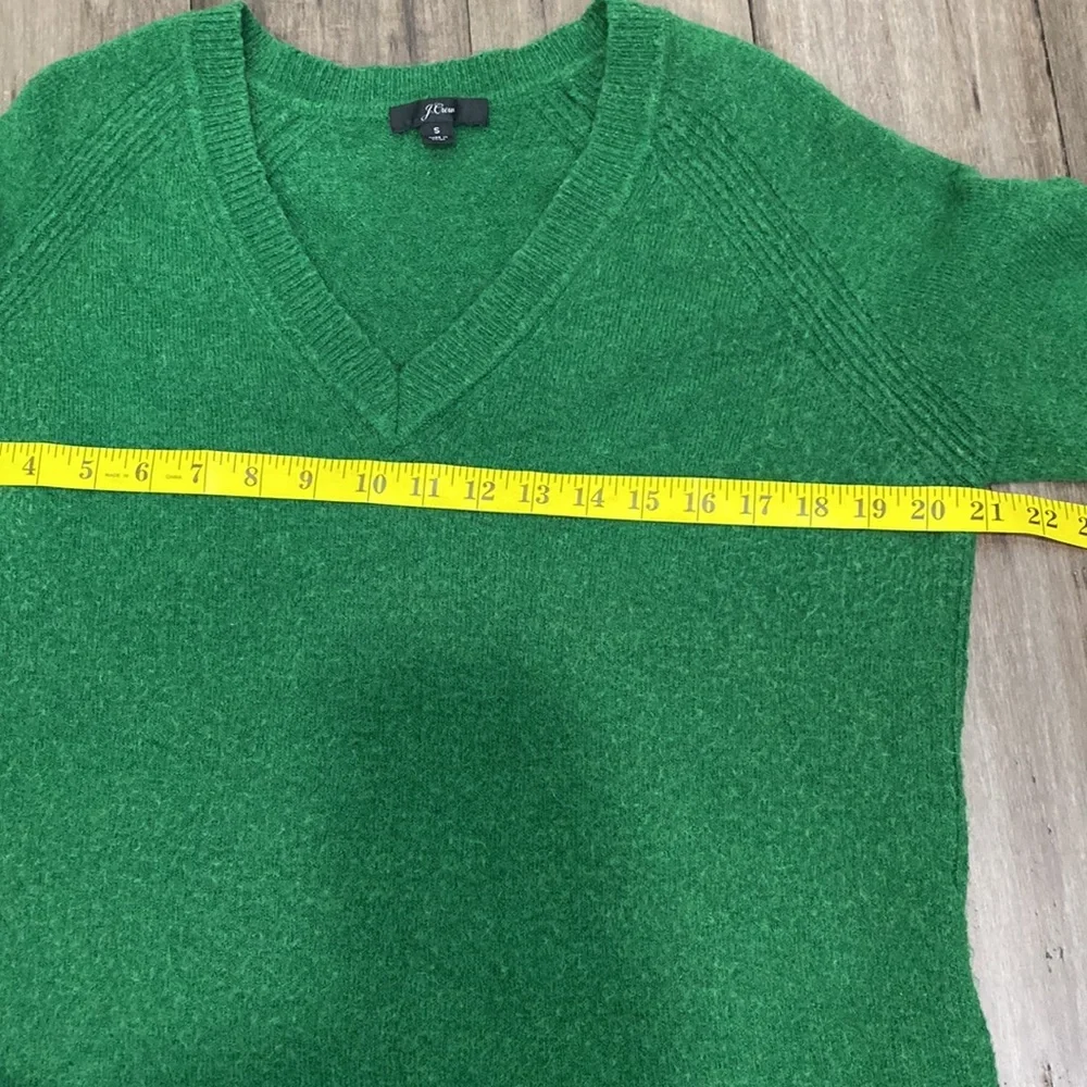 J crew green v‎ neck sweater wool alpaca